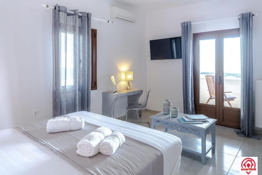 Modern Naya Escape In Santorini With Captivating Sea Views * Megalokori